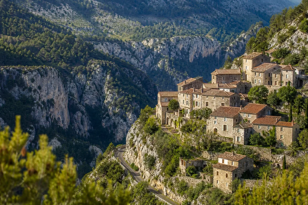 Dormir à Courmes, chambres d'hôtes et étapes de randonnée